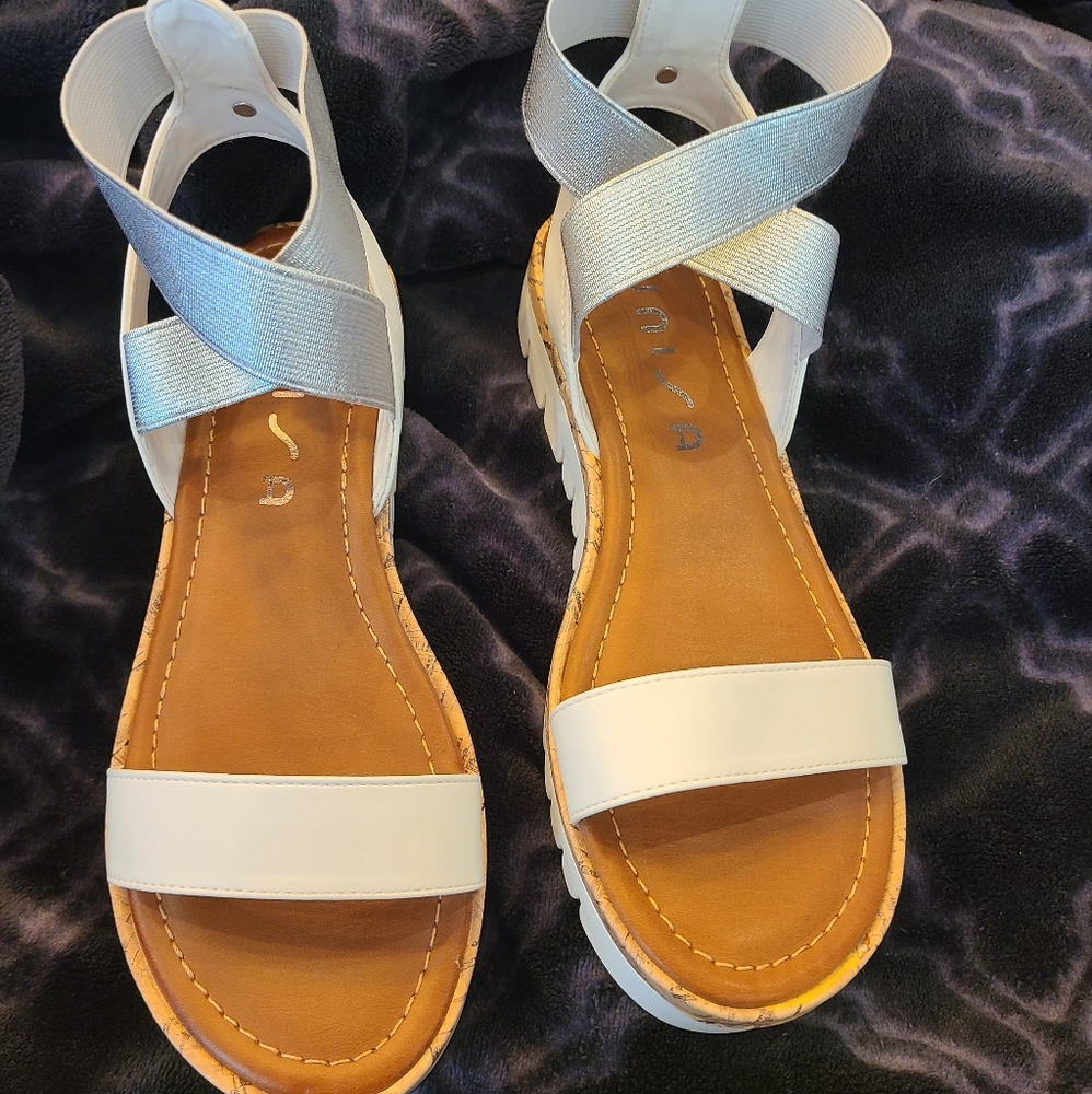 Unisa Sporty Sandal NWOT